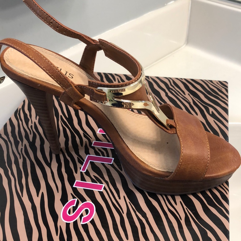 Sandals - Picture 2 of 5